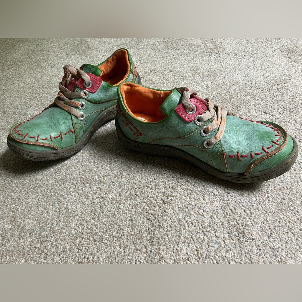 TMA Eyes Groovy Glides leather shoes hand stitched comfy retro chic artsy boho
7